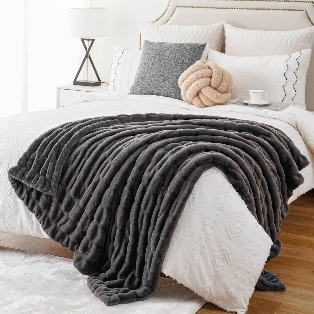 Chic Casa Faux Fur Blanket