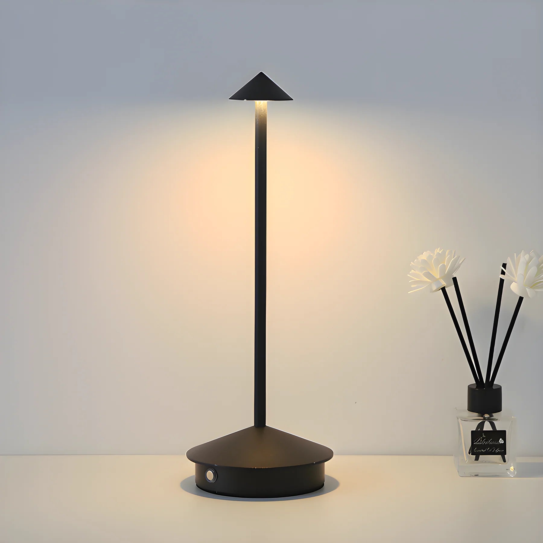 Elegant & Stylish Wireless LED Table Lamp