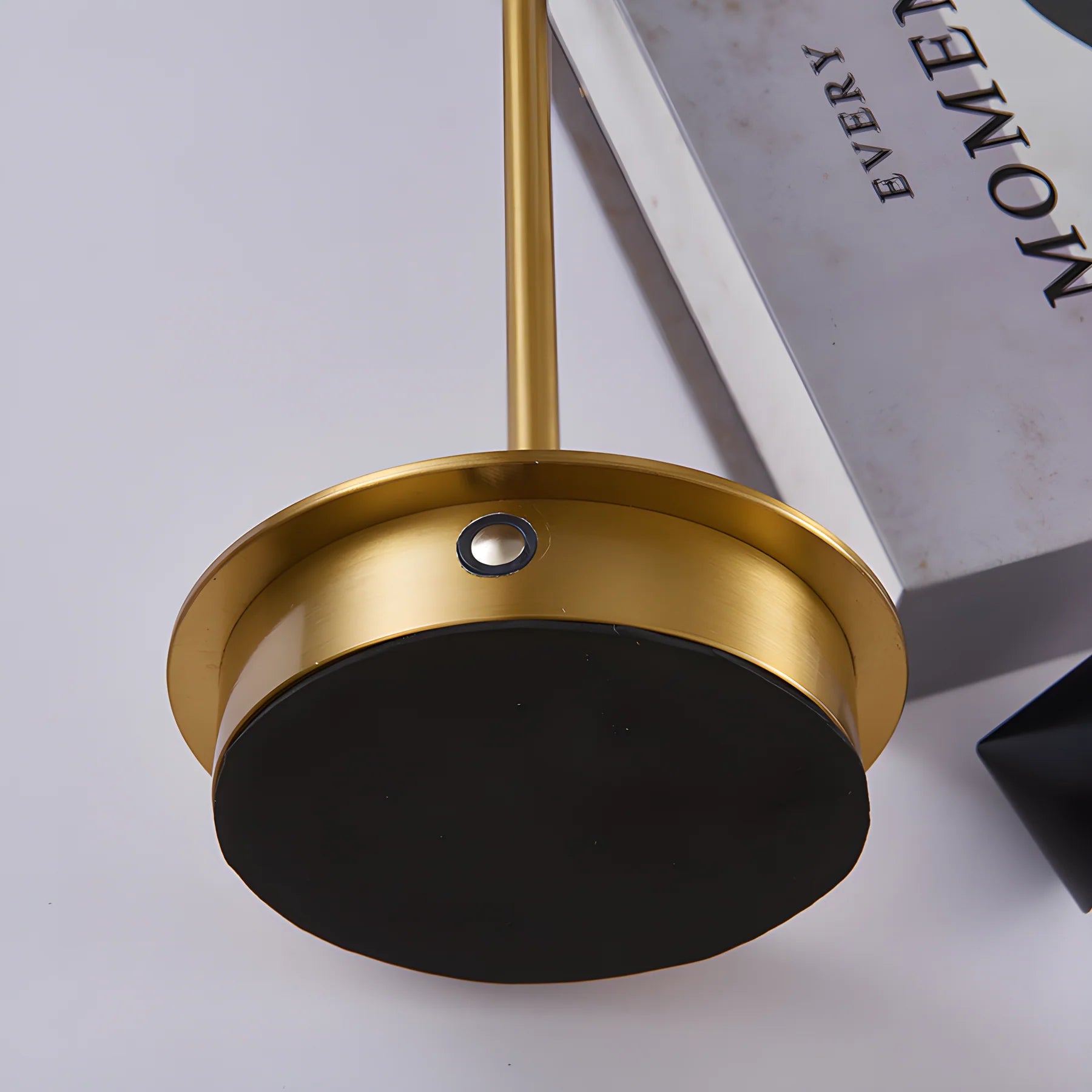 Elegant & Stylish Wireless LED Table Lamp