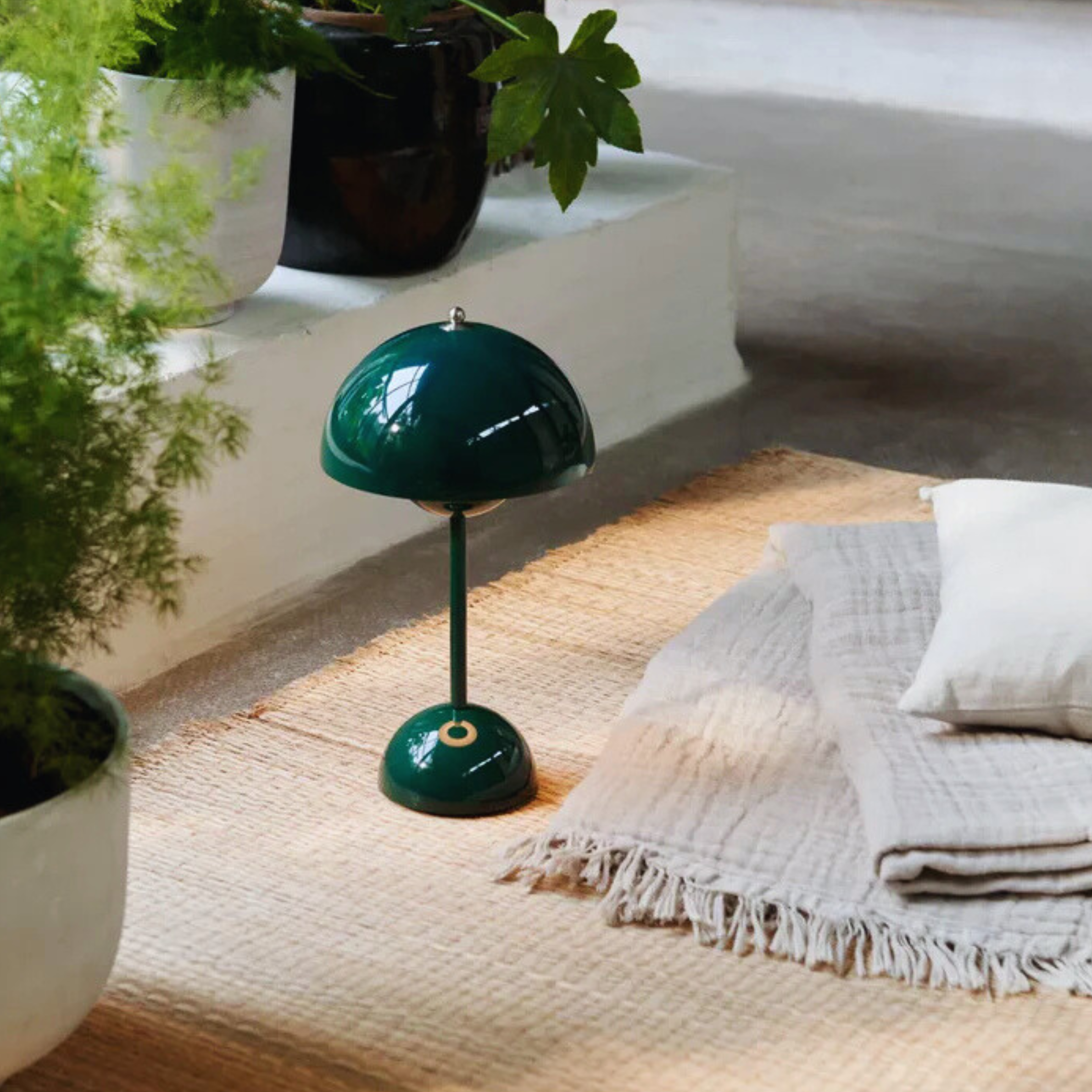 Modern Sunshade LED Wireless Table Lamp