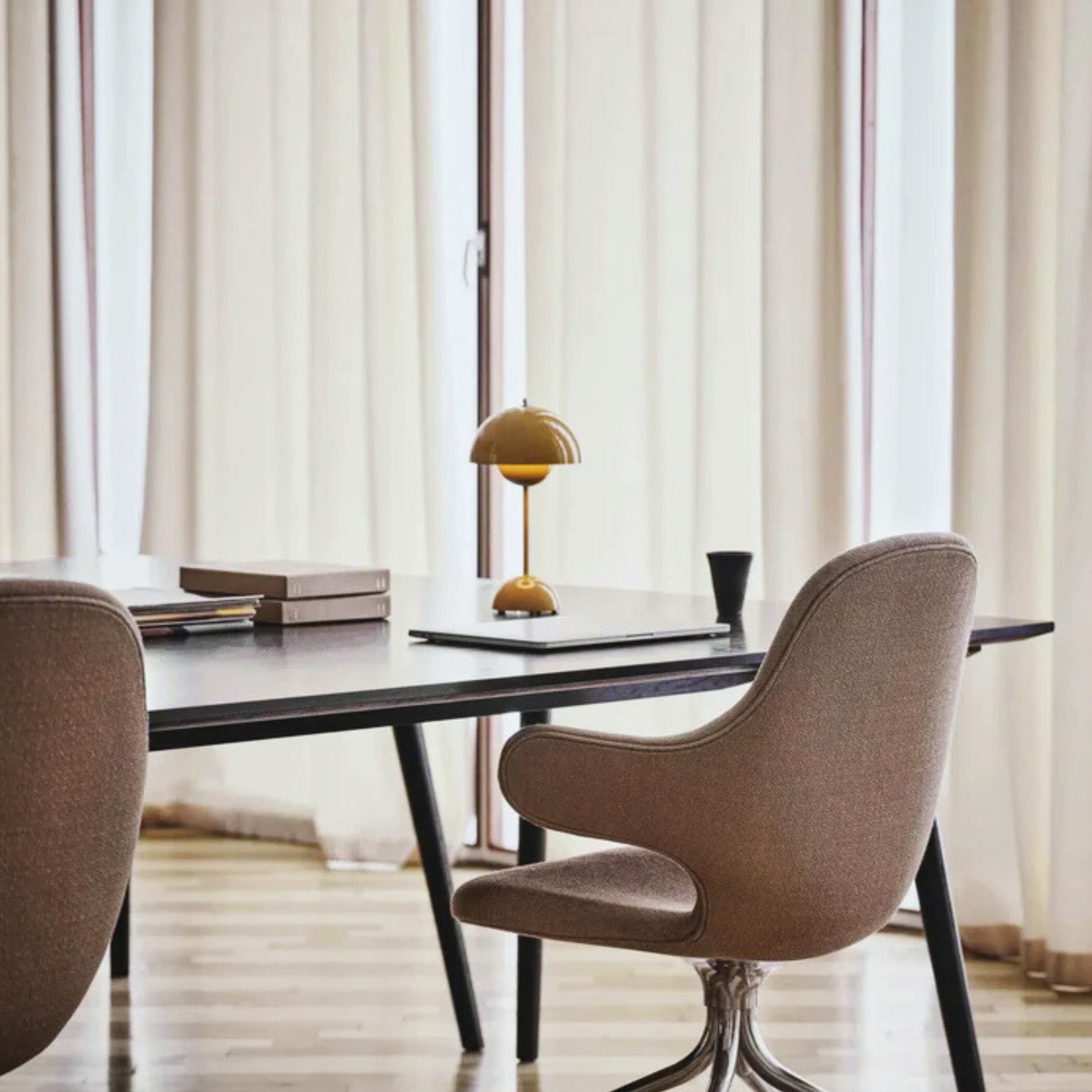 Modern Sunshade LED Wireless Table Lamp