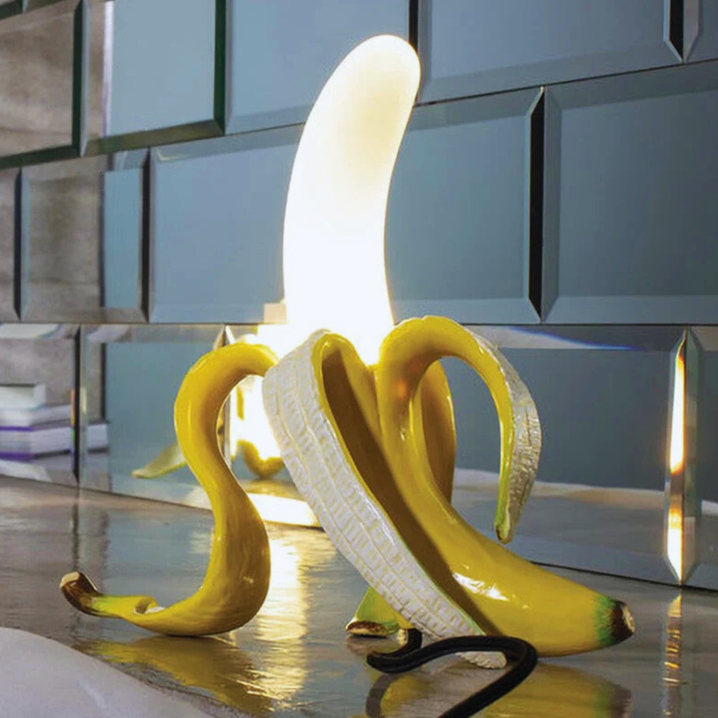 Finesse Banana Table Lamp in Art Deco Style