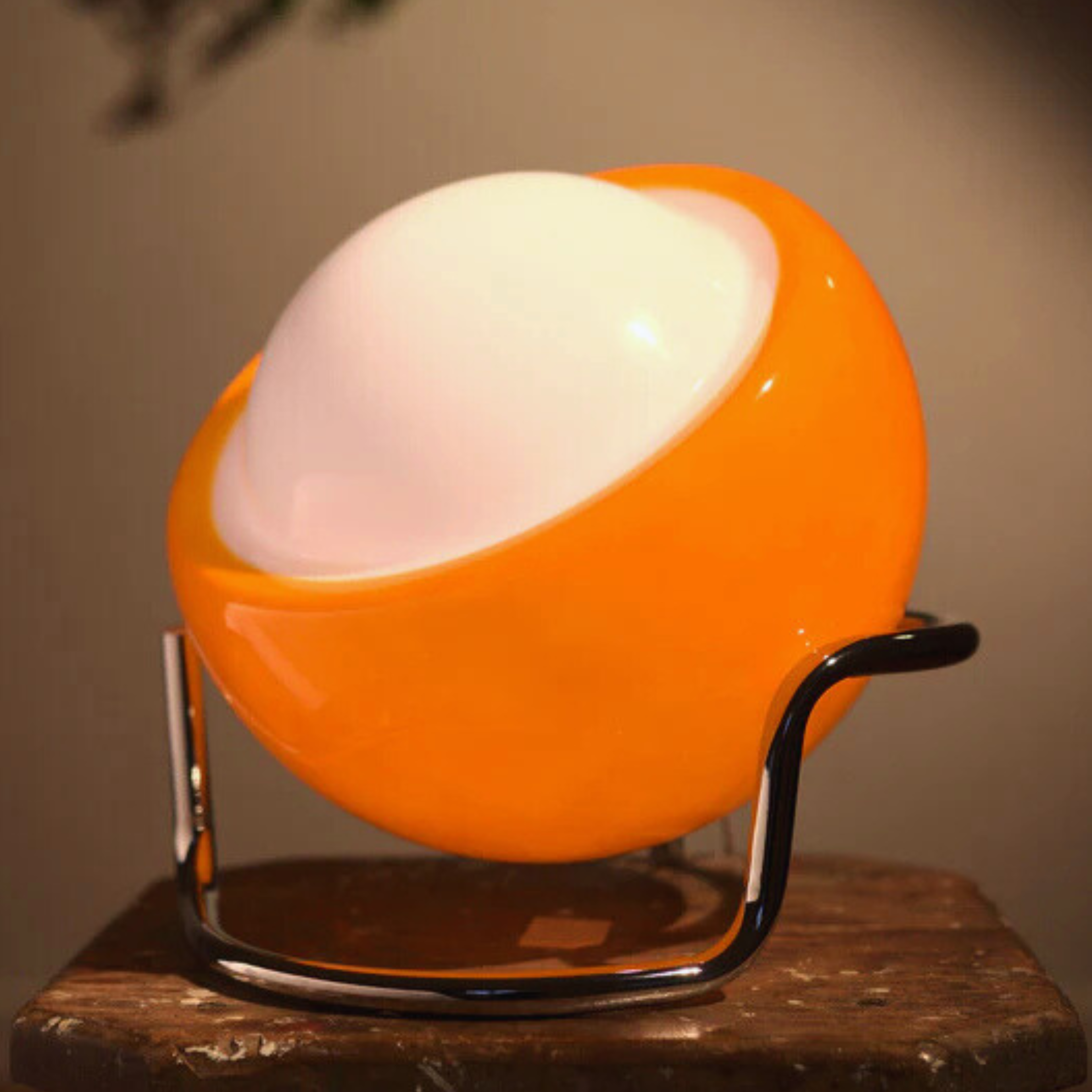 Retro Bauhaus-inspired LED Table Lamp