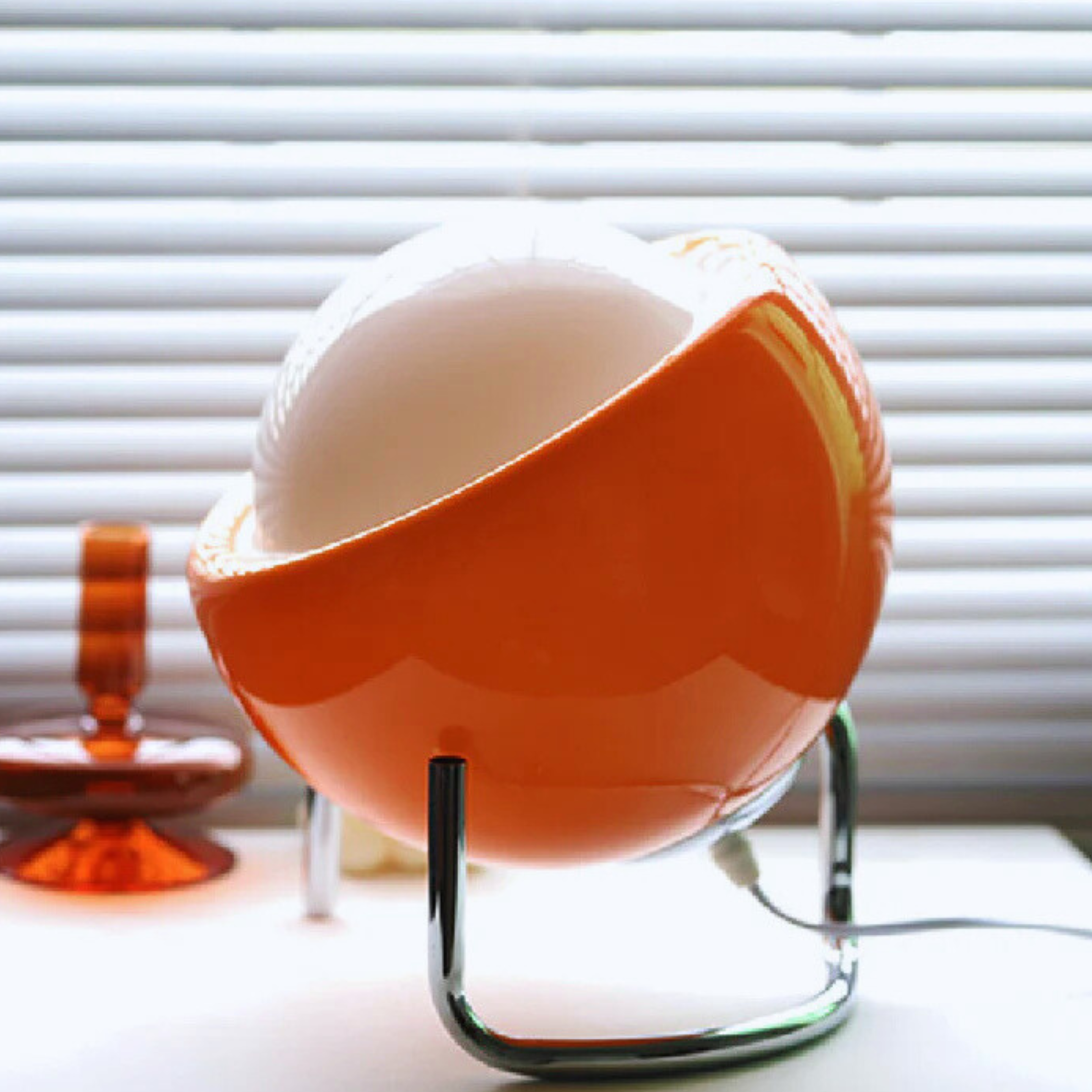 Retro Bauhaus-inspired LED Table Lamp
