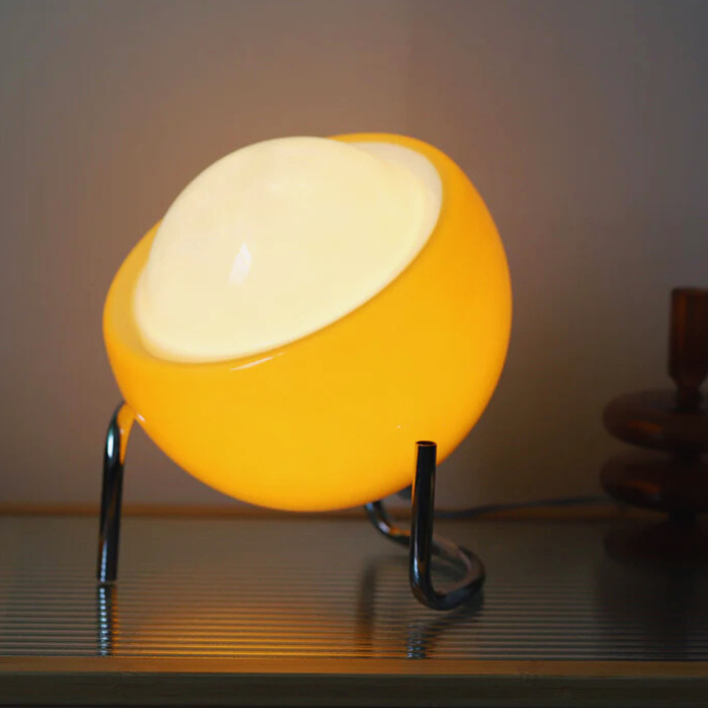 Retro Bauhaus-inspired LED Table Lamp