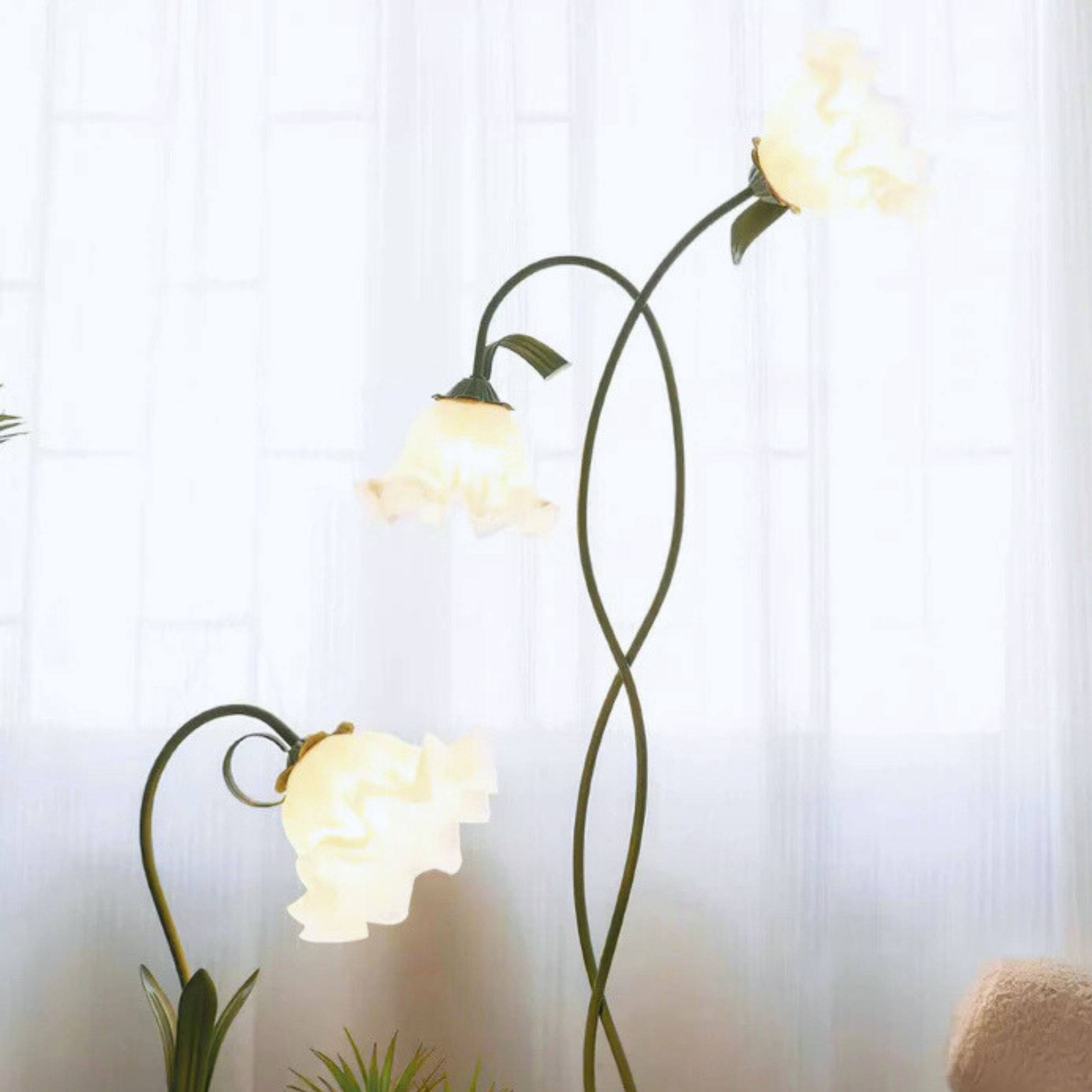 Radiant Bloom | Stylish Lily Flower Floor Lamp