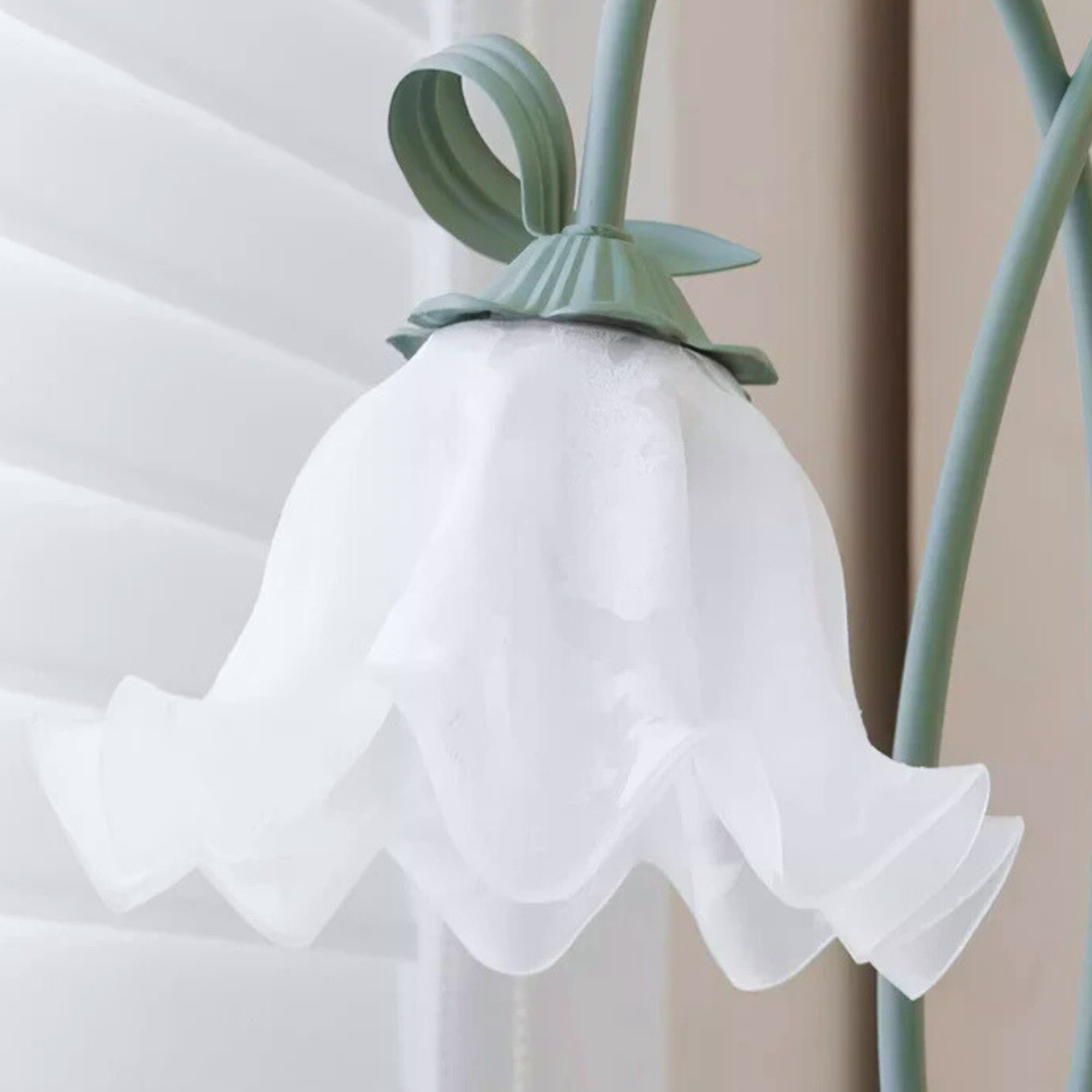Radiant Bloom | Stylish Lily Flower Floor Lamp
