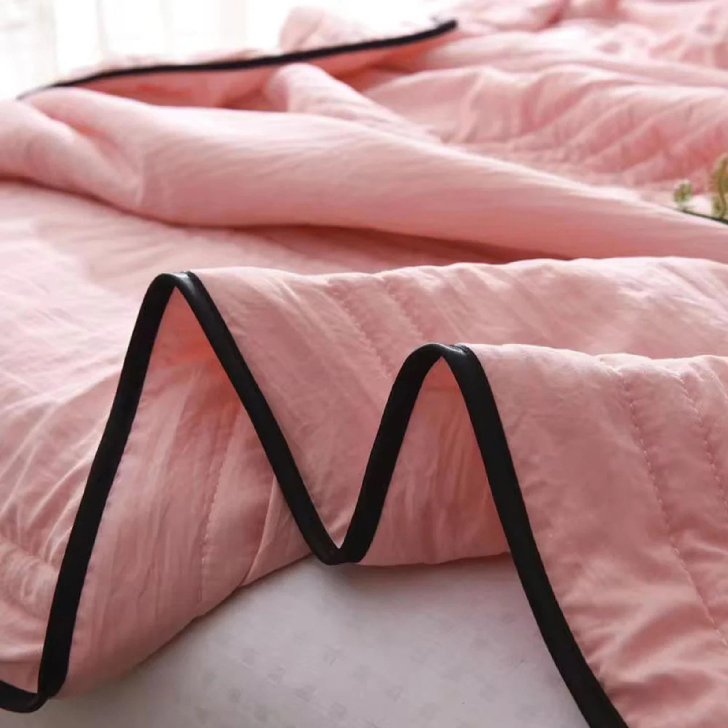 Elegant Hypoallergenic Cooling Blanket