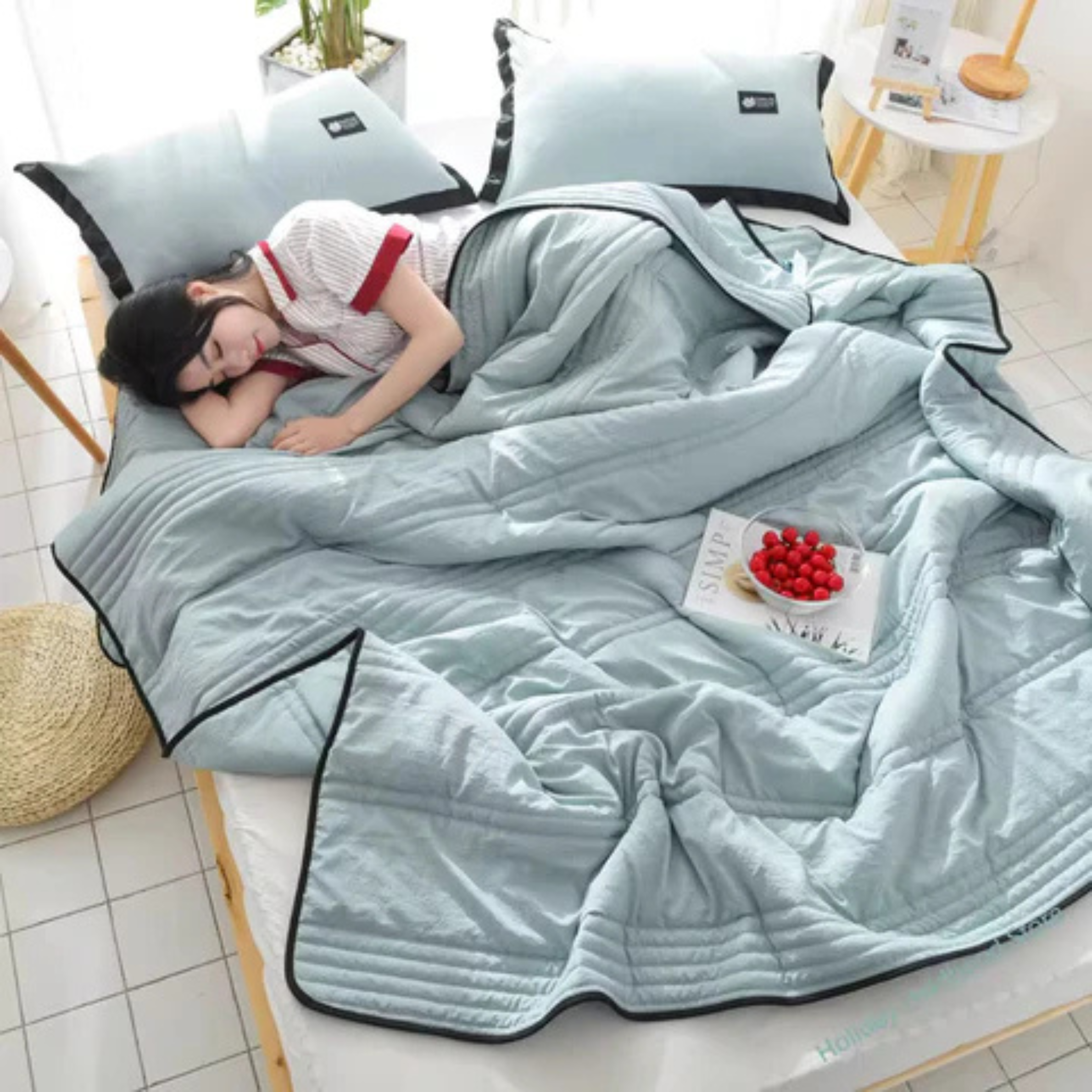 Elegant Hypoallergenic Cooling Blanket