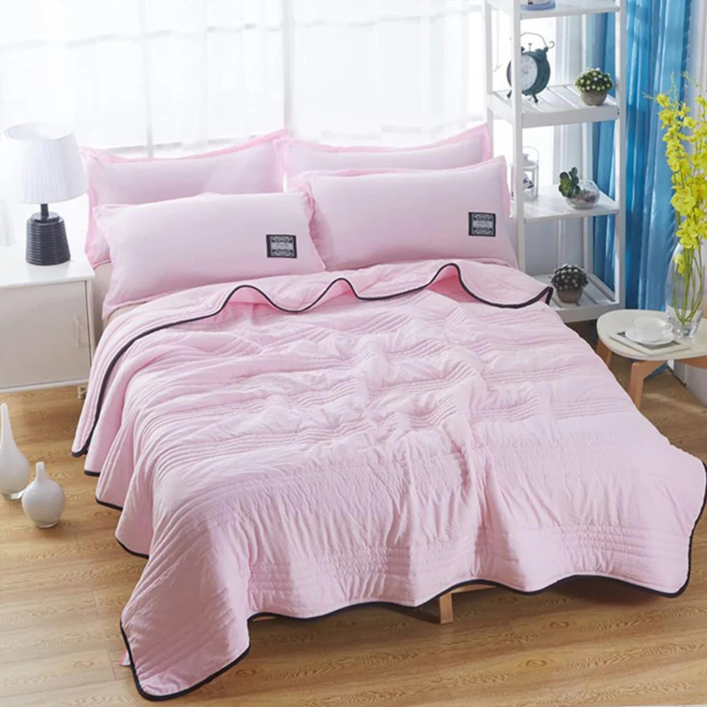 Elegant Hypoallergenic Cooling Blanket
