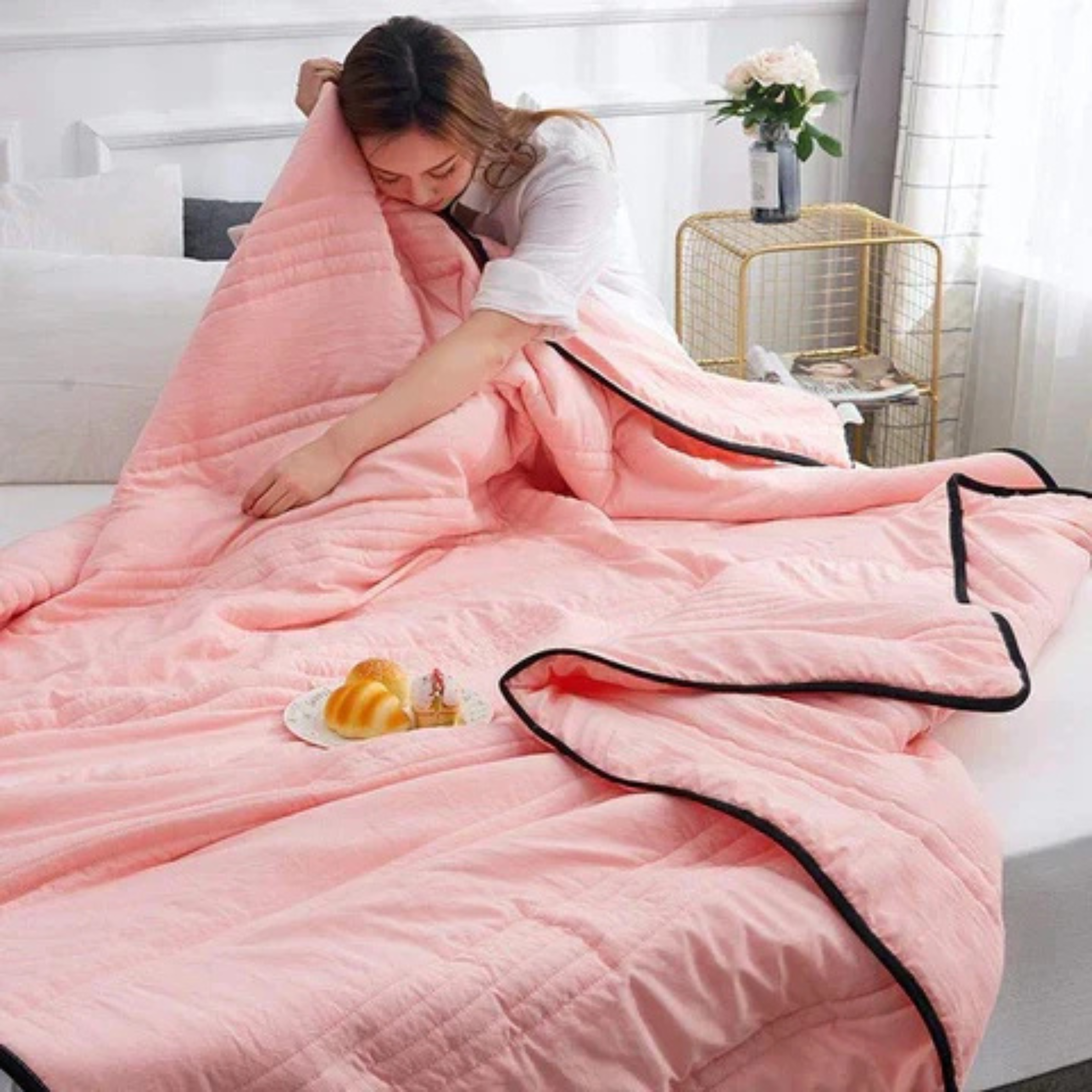 Elegant Hypoallergenic Cooling Blanket