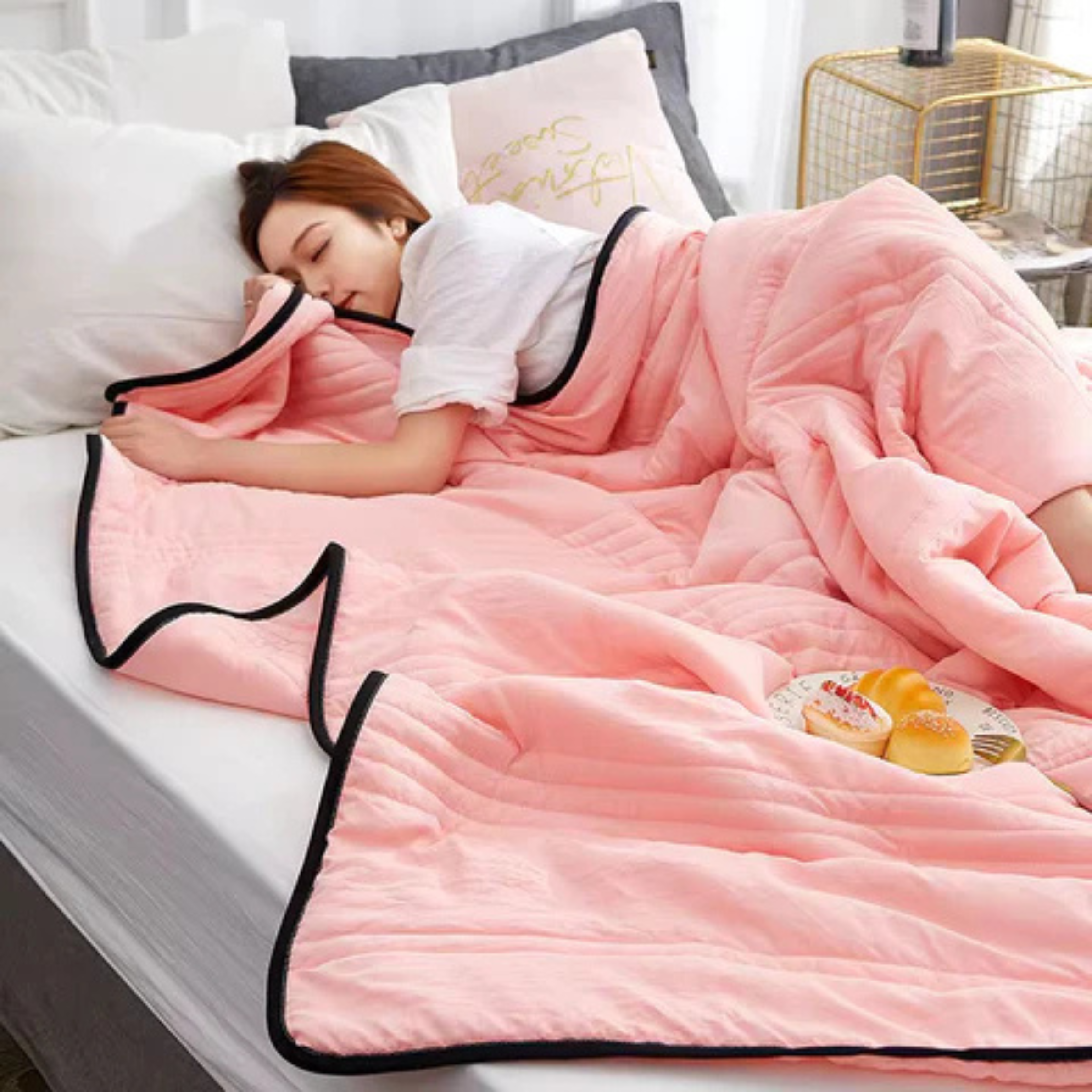 Elegant Hypoallergenic Cooling Blanket