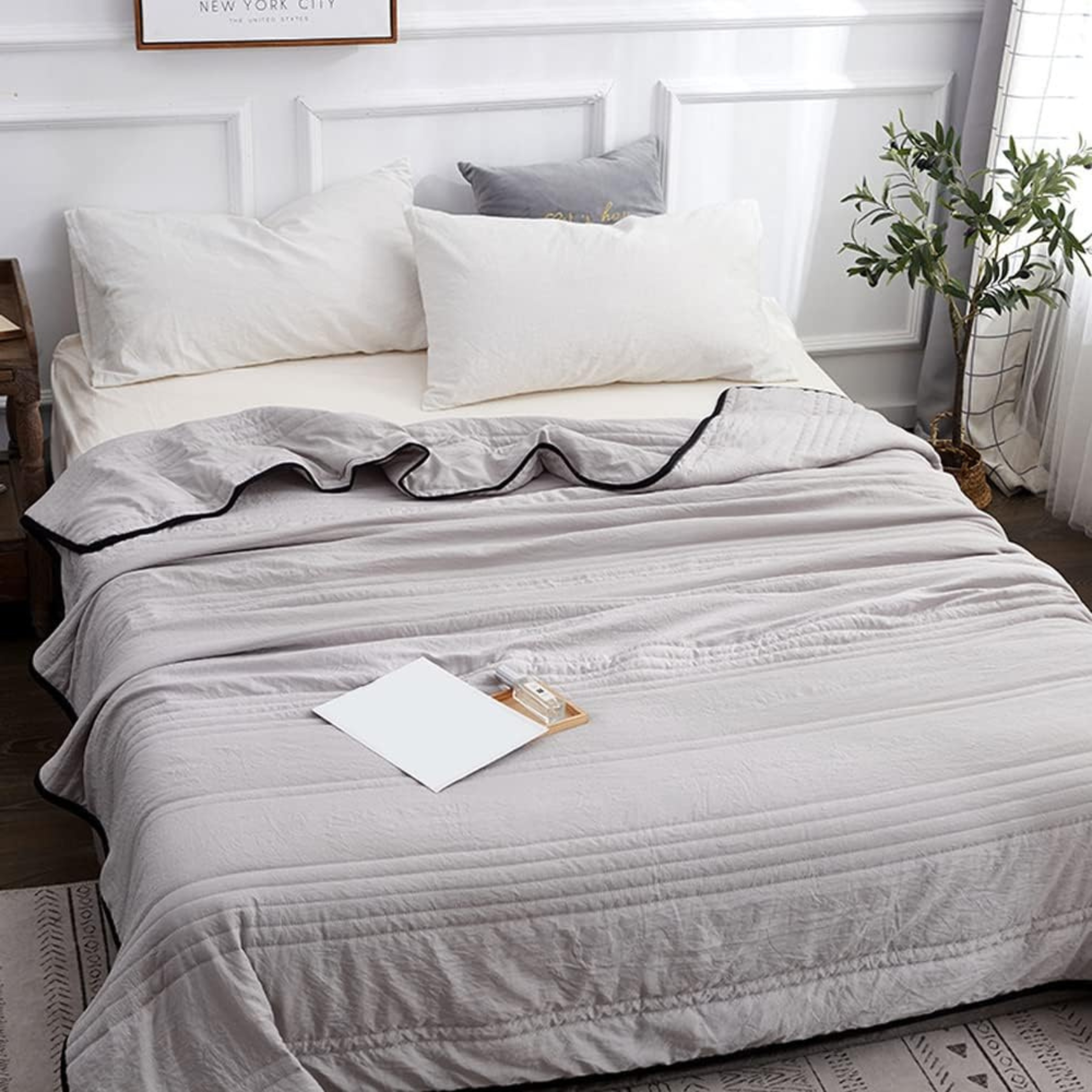 Elegant Hypoallergenic Cooling Blanket
