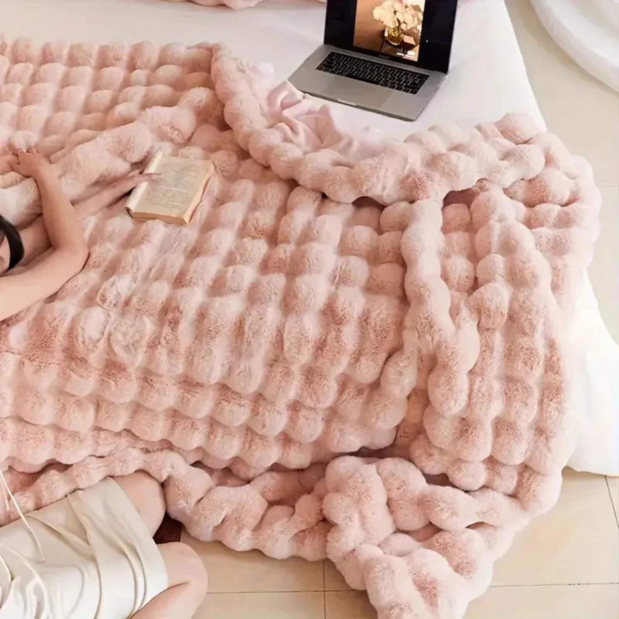 Cozy Luxe Faux Fur Blanket