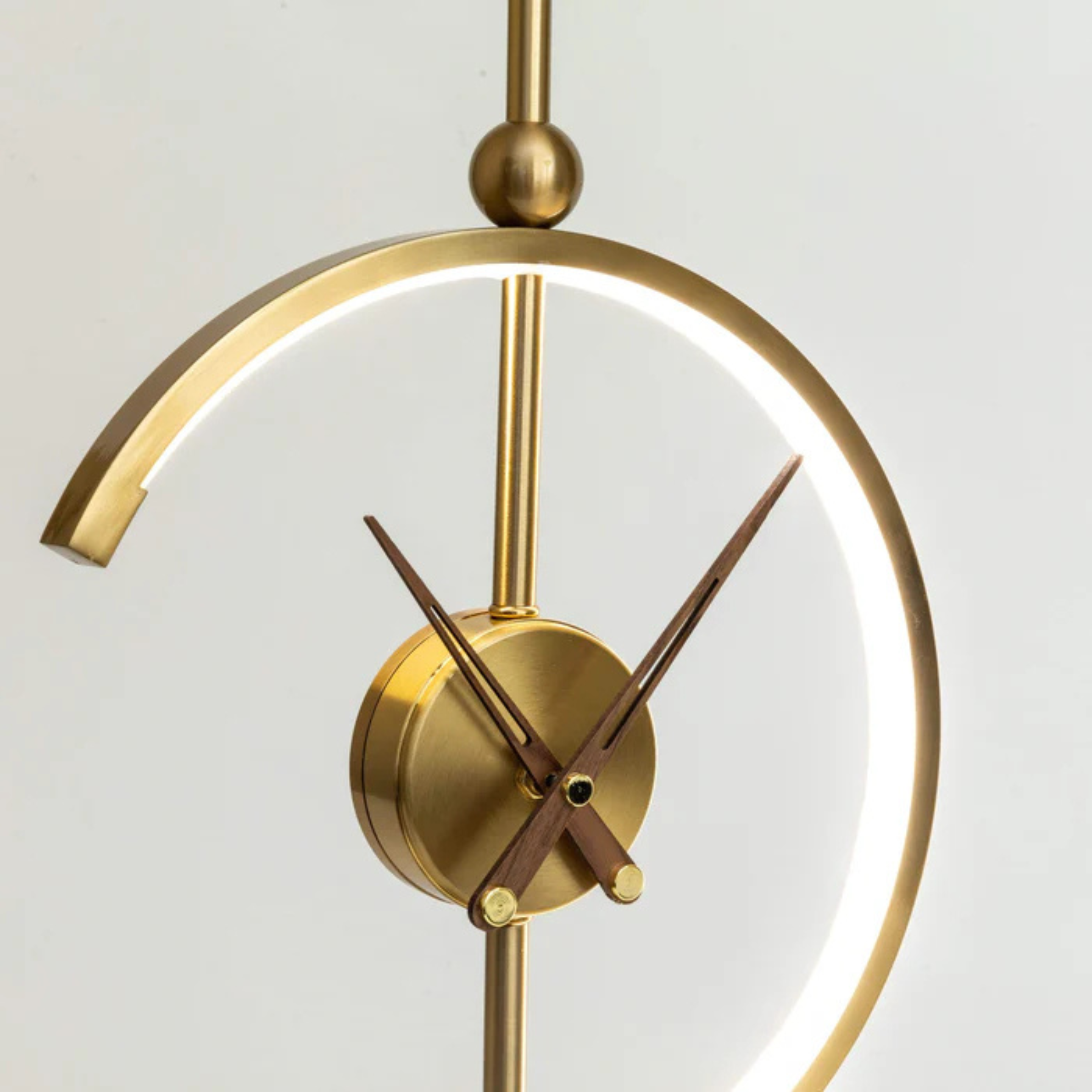 Multifunction Statement Clock Table Lamp with Wireless Charging Pad
