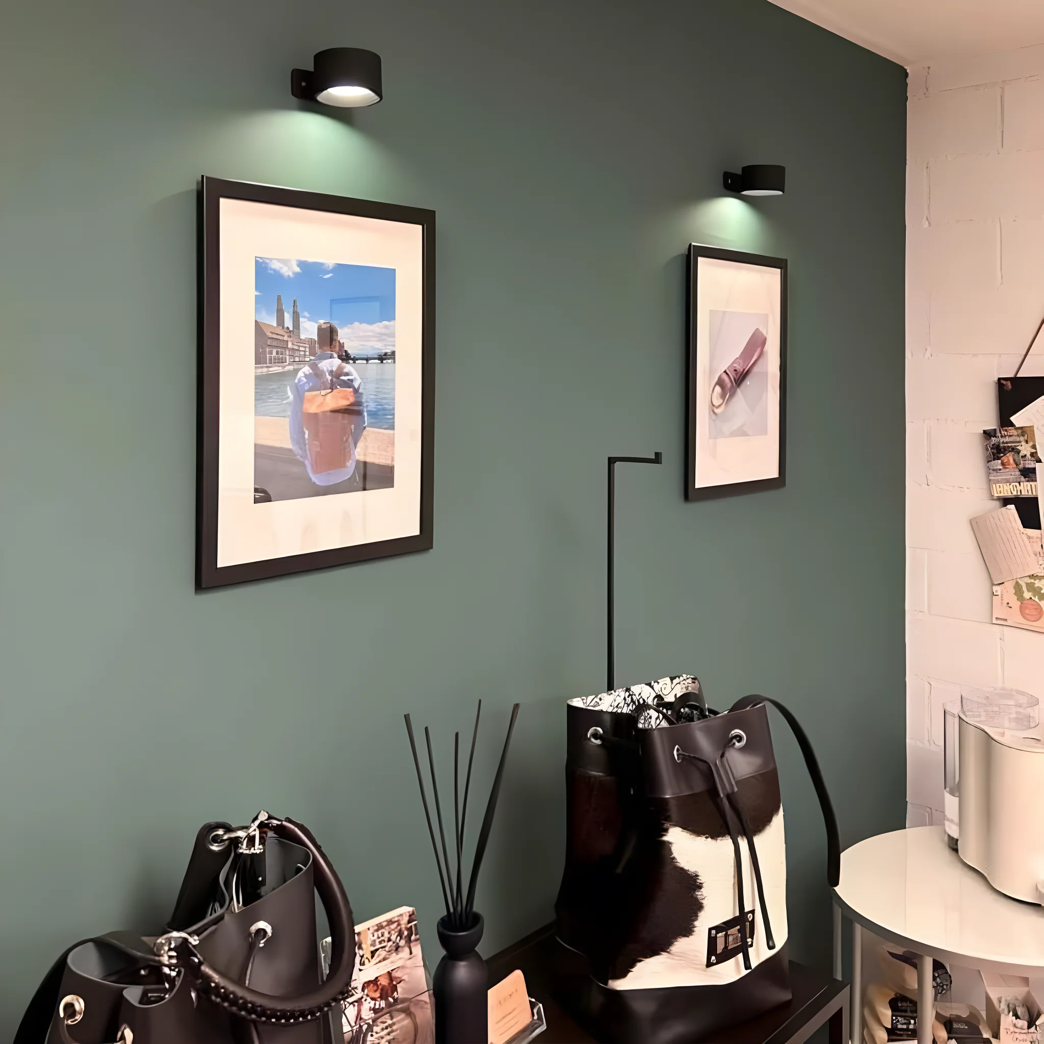 Remote-Controlled Wireless Wall Light: Cutting Edge Lighting Solution