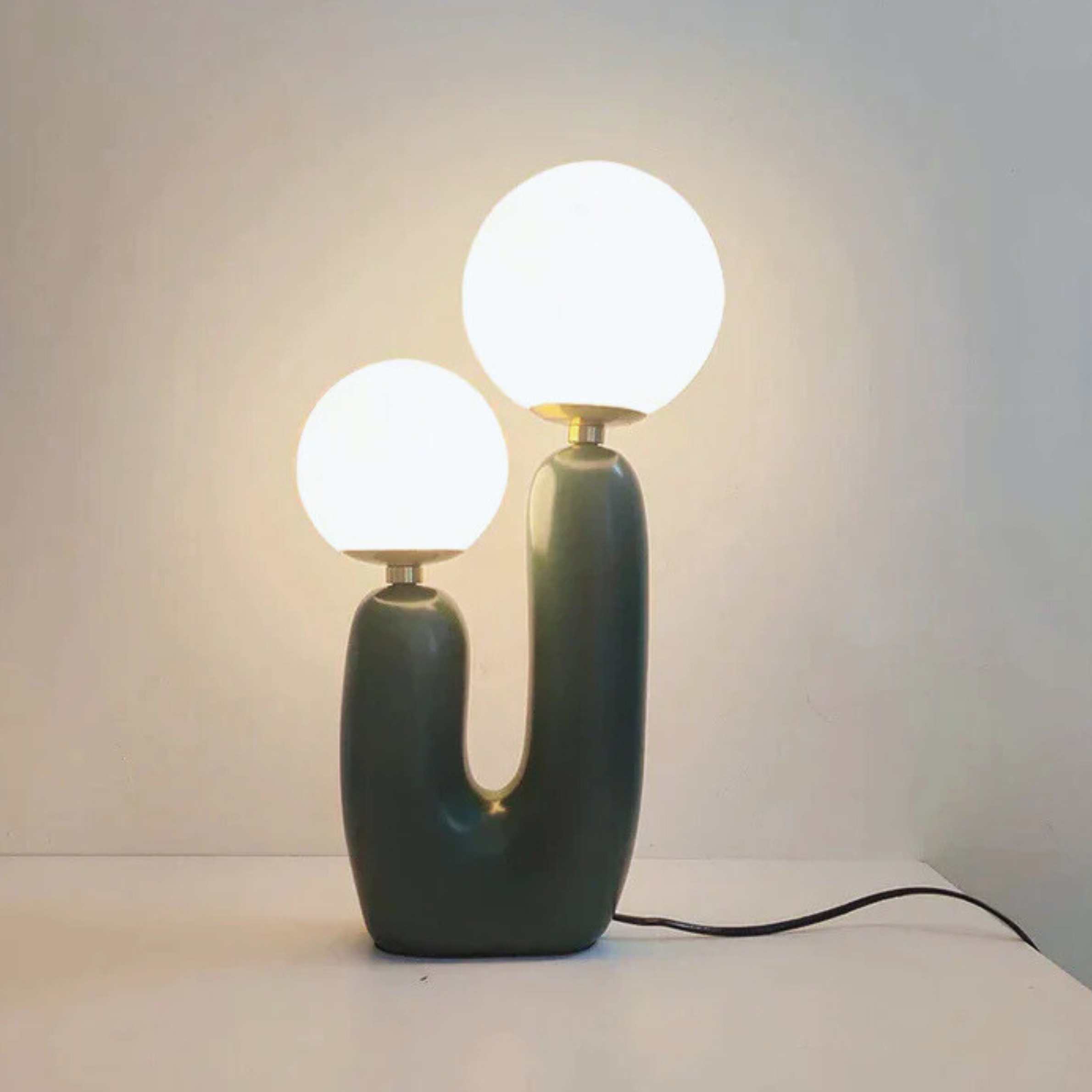 Radiant Cactus-Inspired Modern Table Lamp