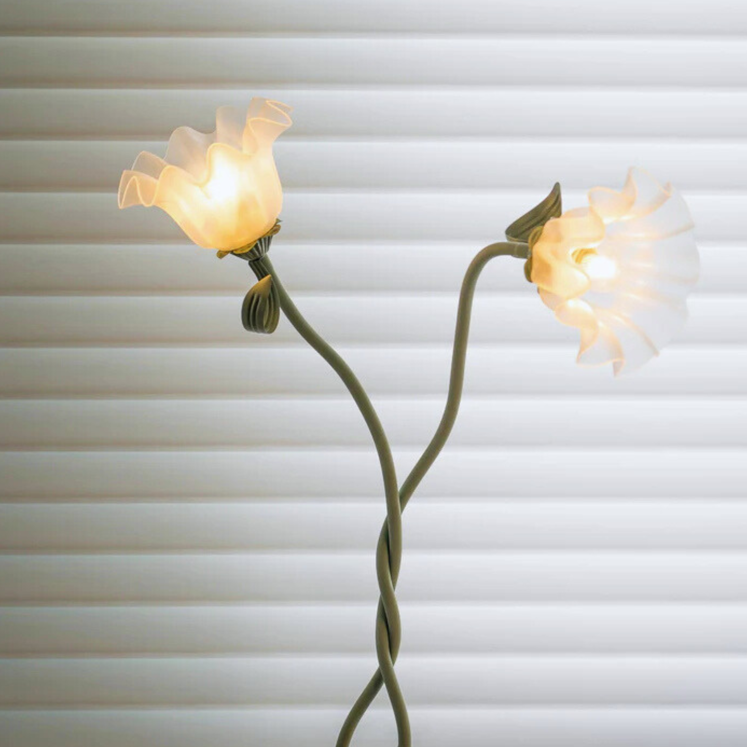 Radiant Bloom | Stylish Lily Flower Floor Lamp